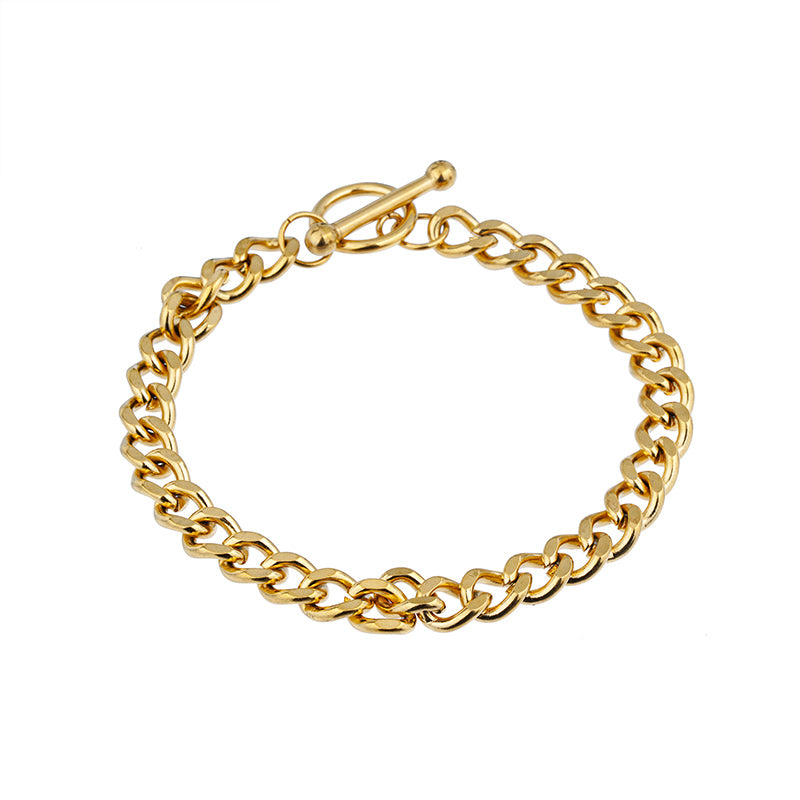 Aura Classic Curb Chain Bracelet on white background